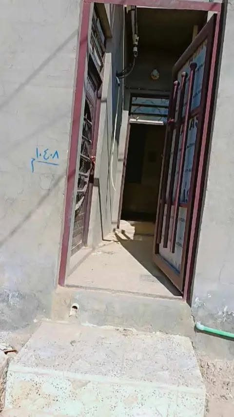السلام عليكم دار للبيع ١٠٠ متر ٥٠ مبنى طابقين و٥٠ قطعه بصفه ب النجف الاشرف البراكيه بي فرعين فرع من جهت شارع المطار القديم وفرع من جهت شارع المعمل قرب مدرسة علي الرماحي يتكون من غرفتين وصالتين ٣تخاريج وحمامات اخليه سقوف ثانويه ارضيه الطابق الأول كاشي والطابق الثانيه بورسلين الصاله والمطبخ سيراميك اساس وسقف كونكريت  كاونتر وسخان وتانكي هديه مع البيت مي واصل بي وكهرباء واصله والمولده واصله بس ربط مرقم بلديه واسوي إقرار السعر ٢٢ وبي مجال واني صاحب البيت وهذا رقمي ***********
