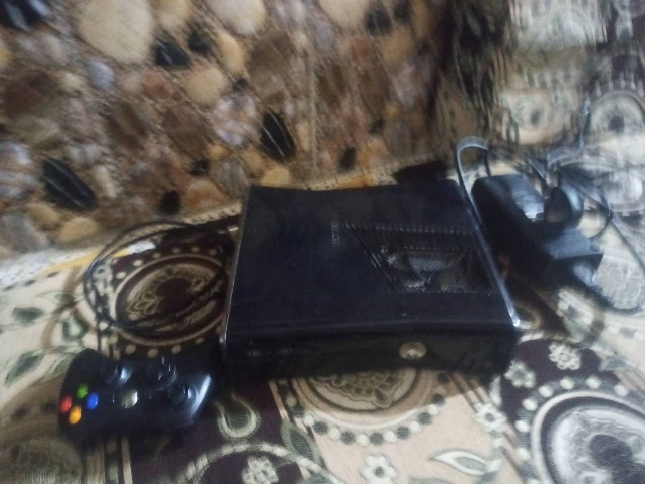 اكس بوكس 360 كامل ملحقات بس ما بي هارد  غراضه كامله ويا يده اصلية ام الباتري مو الواير
XBOX 360 
مكاني بصرة حيانيه اول لاين 
السعر 80
***********
اكس بوكس 360 كامل ملحقات بس ما بي هارد  غراضه كامله ويا يده اصلية ام الباتري مو الواير
