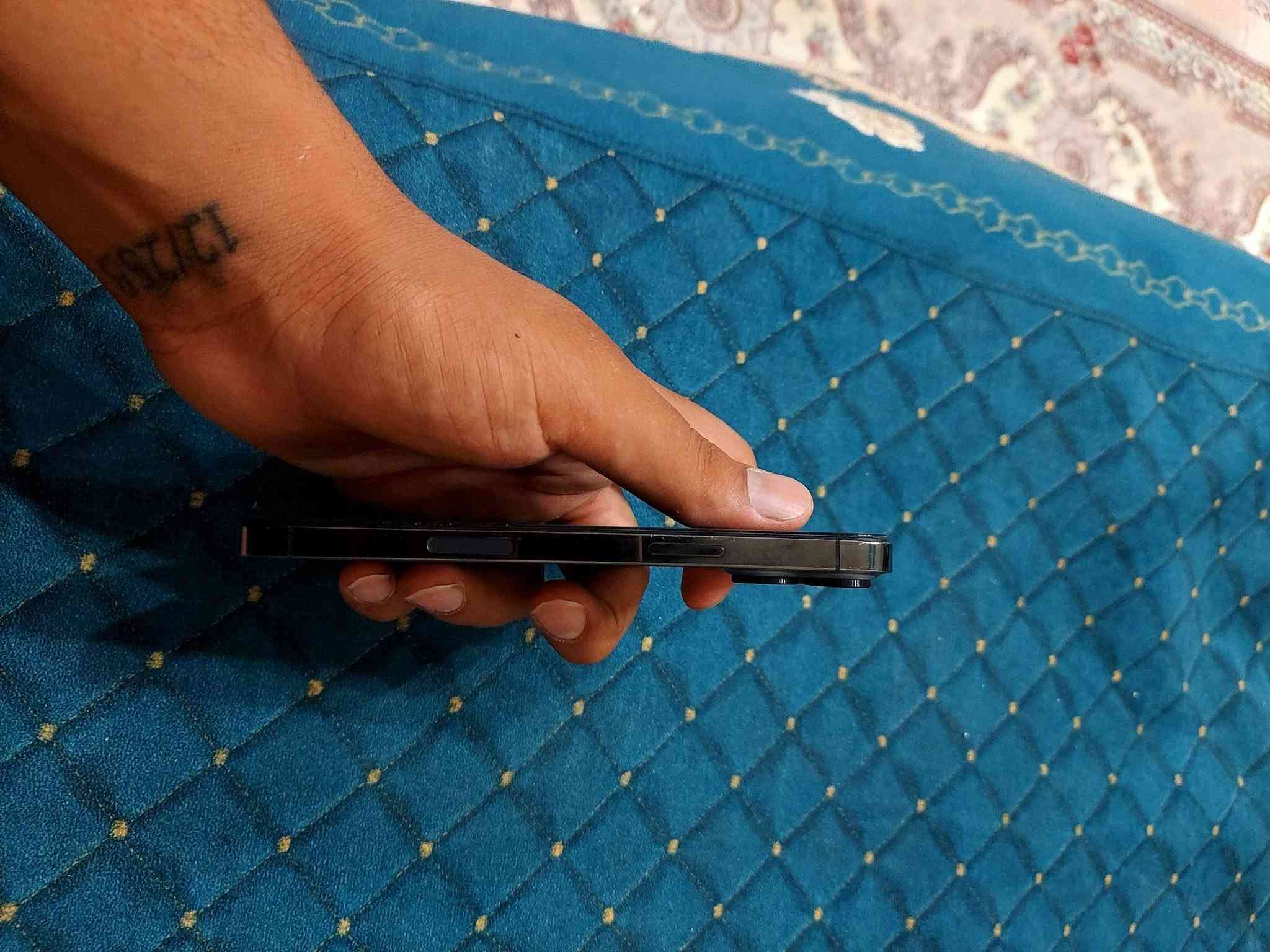 سلام عليكم للبيع ايفون ١٣برو ماكس جهاز كلش حلو ونضيف ذاكره ٢٥٦ بطاريه ٧٦ صرفه كلش حلو جهاز مكفول مبدل شاشه اصليه ٣خيارت فيس ايدي شغال ولمسهه كلش حلو وكامرته فوللل رايده ب٥٢٥ وبي مجال لشراي مكاني نجف حي ميسان وهاذه رقمي ***********
