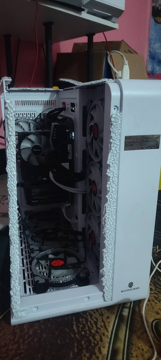 سلام عليكم تجميعة مستخدمة اقل الشهر جدا نظيفة 
RTX ASUS 5060 8GB
CORE I5 13400F 
M.2 1T
M.B ASUS PRIME H610M-K
RAM 2*8 16GB 3200 RGB
PS 700W
Case MASS M 14 ATX GAMING CASE WHITE
 مثل ماموضح مشكلتها فقط جامة الكيس مكسورة علما الجامة الجانبية موجودة 
السعر 1200 الف اخت الجديدة حرفيا فقط سالفة الجامة
متوفر توصيل - ***********
