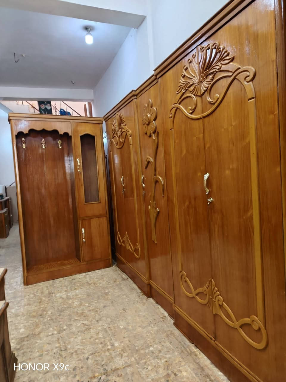 السلام عليكم غرفه كامله ام الخمس بيبان شغل درجه اولى تسكام غرفه كامله وجاهزه اي نقص ما بيها الوجه صاج خمسه ملم موديل حديث نظيفه كلش الغرفه سعره 675 شامل الشد والتوصيل مجاني داخل النجف والشراي يتصل ***********
