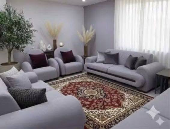✨ *فخامة بيتك تبدي من هالتخم* ✨
🛋️ *تخم 10 مقاعد بسـ 450 ألف دينار فقط!* 🤍

مو تخم عادي.. هذا هيبة و راحة لسنين 👑

🎁 *هديتنا الك : 6 كوشات فخمة مجاناً*

📦 *التكوين - 5 قطع / 10 مقاعد*
▪️ 🛋️ قنفتين 3 نفرات
▪️ 🛋️ قنفة 2 نفر
▪️ 💺 كرسيين مفرد

💎 *المواصفات الأصلية:*
سفنج مميز طبي 🫠 
✔️ 🌲 خشب جام روسي أصلي
✔️ 🔩 مقعد بلوك بلاويد 18 ملم
✔️ 🚫 بدون كارتون نهائياً
✔️ ✨ قماش كتان تركي بارد ونازك

📍 بغداد - بوب الشام
🚚 توصيل لكل العراق
🚛 توصيل بغداد 25 ألف فقط
واطراف بغداد 35الف 
🔥 الكمية محدودة بهالسعر 🔥
📩 للحجز راسل الصفحة او 
وتساب 
***********

 هسه وخلي الفخامة تحجي عن بيتك 🤍
