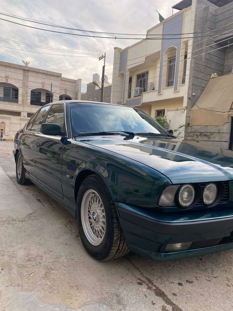 السلام عليكم BMW ٥٢٥ مسكر عدله موديل ١٩٩١
رقم بغداد انكليزي لون زيتوني 
بسمي
بجم عريض

كشنات جلد كهرباء  مري كهرباء اسلايت شغال تبريد ثلج ويل خليه تخم تاير جديد كير ومحرك خير من الله سياره مكفوله من الضربه صبغ عام للجماليه سياره جديده تجي وتشوف ابعينك العنوان بغداد  الجديده *********** سعر٧٨ بيهه مجال
