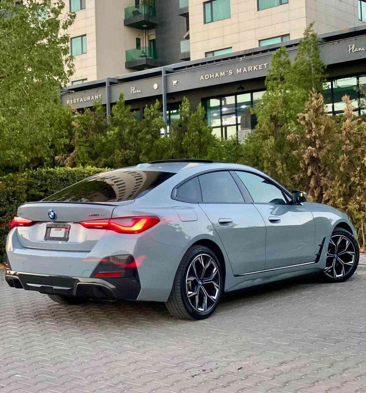BMW i4 2024
Edrive 40
بي ام دبليو i4 ٢٠٢٤
Edrive 40
٣٥ الف ماشي
بطارية ليثيوم أيون سعة 84 kWh
مدى الشحنة الواحدة حوالي 450-550 كم
تدعم الشحن AC / DC

الإضافات والمواصفات:
• فتحة سقف
. M Package ويل
• هاند بريك كهرباء مع نظام Auto Hold
• أنظمة قيادة: Comfort / Sport / Eco Pro
• مقاعد جلد فاخرة كهربائية مع ذاكرة
• ديكورات داخلية خشب أسود
• شاشة منحنية مزدوجة (14.9 إنش للنظام + 12.3 إنش للسائق)
• تدعم الأوامر الصوتية واللمس وGesture Control
• Apple CarPlay + Android Auto
• ماوس للتحكم بالشاشة
• نظام ملاحة Navigation
• شاحن لاسلكي
• بلوتوث + WiFi Hotspot
• مخارج USB / AUX
• كاميرات 360 درجة (3D)
• تشغيل بدون مفتاح Keyless Go
• دخول بدون مفتاح Keyless Entry
• حساسات أمامية وخلفية
أنظمة الأمان:
• تحذير مغادرة المسار Lane Departure Warning
• تحذير تغيير المسار Lane Change Warning
• مساعد الانتباه Attention Assist
• نظام تنبيه اليقظة
• تحذير السرعة Speed Warning
• تدخل التوجيه للحفاظ على المسار Steering Intervention
• تحذير الاصطدام الأمامي والخلفي
• مانع انزلاق
• مثبت سرعة Cruise Control
مميزات إضافية:
• تحكم كامل بالمقود + أوامر صوتية
• Paddle Shifters على الستيرنج
• طارة مدفأة
• إضاءة داخلية متعددة الألوان Ambient
• إضاءة ترحيبية
• أضوية ليزر BMW + LED
• مصابيح أمامية وخلفية LED
• مرايا كهرباء قابلة للطي مع إشارات
• تبريد خلفي منفصل

تترقم شمالي مجاني ( اربيل سليماني دهوك)
للبيع فقط بدون مراوس
مكان سليمانية📍
للستفسار : 
***********
***********

