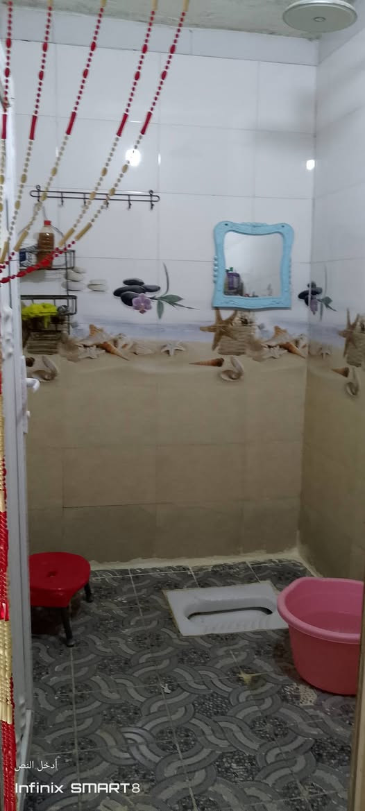 سلام عليكم بيت للبيع عنوان العبيدي الرئاسه 300 متر تواليت ستقبال صاله على كبر البيت غرفتين نوم. @حمامات اثنين داخل البيت مشمول بالتطويب بيت واقع حال ***********

نص مكتوب في الصور:
- أدخل النص
- Infinix SMART 8
- Infinix SMART8
- أدخل النص Infinix SMART8