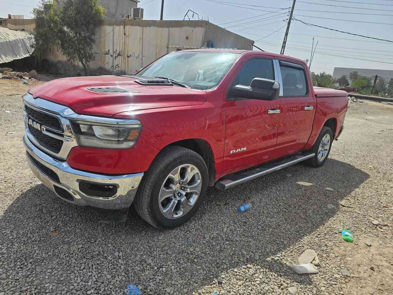 رام  2022
بدي قصير باب طويل المرغوب
رقم بغداد هزة ورقم جديد  
فول فول ماعدا فتحة 
محرك 8 هيمي 5700
4*4 بيها اربع انظمه قياده 
ضررها فقط جاملغ وبنيد وباب بدون دواخل 
بصمه
عداد دجيتال
تشغل عن بعد 
مرايات شفط 
 وتحكمات كهربائيه السائق 
تحكم بالسكليتر والبريك صعود نزول
وكهربائي
شاشه كبير
رادار
ويل كروم
شحن واير ليس 
سماعات ماركة هارلم كاردم أعلى فئه سماعه 
بيها هوايه موصفات
~~~~~~~~~~
سعر ٢٧٥
بيع او مراوس 
مكانها ديالى بعقوبه 
***********
