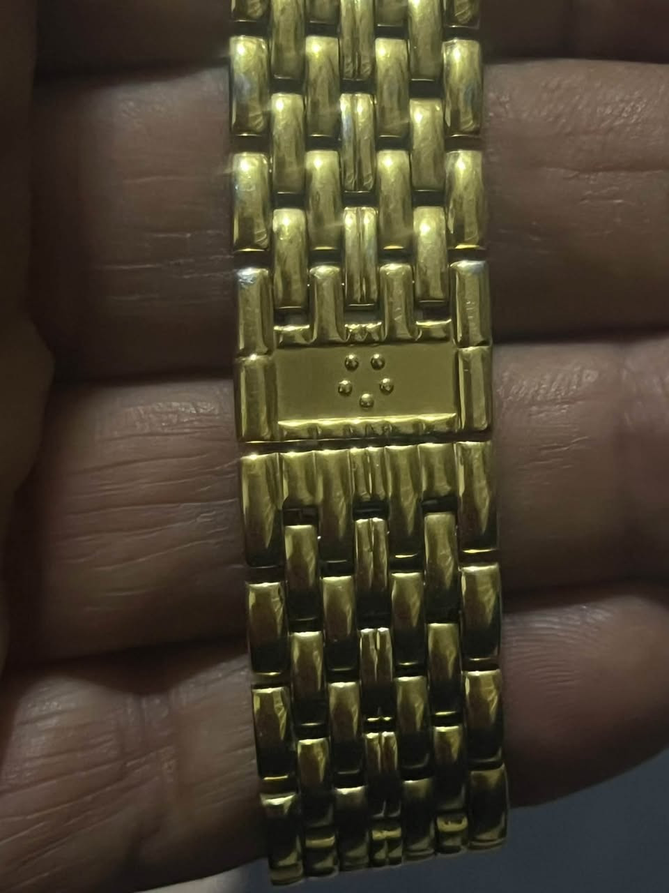 ساعه سويسري اتيرناكوارتز  طلاء ذهب بالكامل نظافة تامة مع بوكس وكتلوك القطر 34ملم السعر 250$ للتواصل الاتصال على الرقم ***********يوجد توصيل كافة المحافظات
