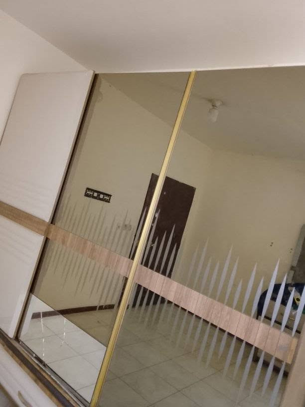سلام عليكم غرفة نوم تركيه مستعمل للبيع ست قطع بس جربايه مابيه السعر 250وبيه مجال قليل شراي يتصل على الرقم ***********
