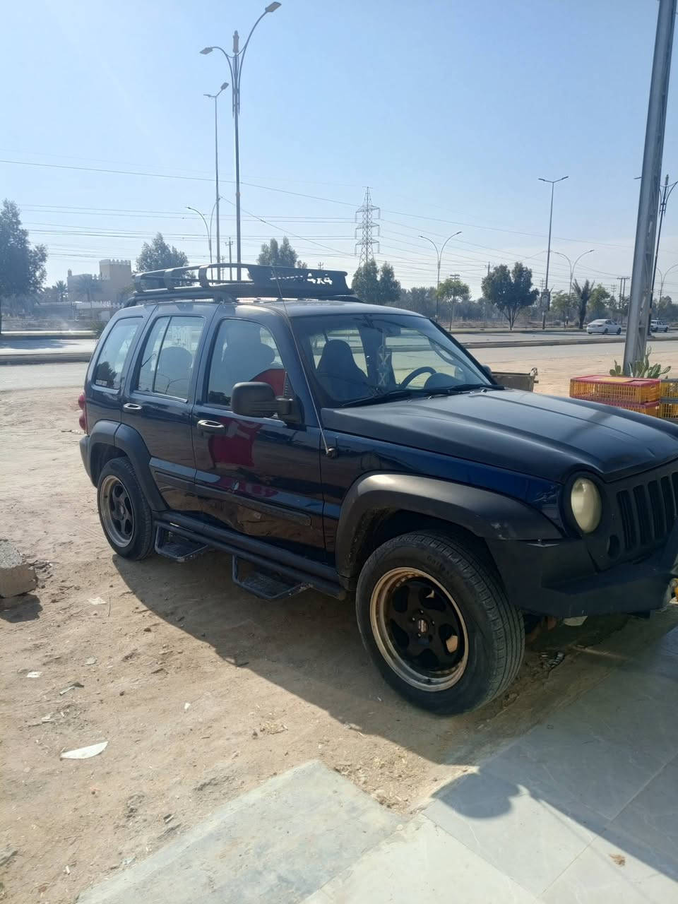 جيب لبرتي 2007 رقم بغداد بأسمي السعر 75 شعندك مراوس نزل ***********
