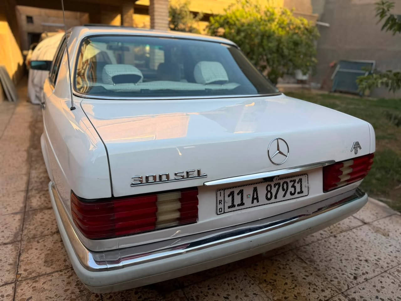 عندي مارسيدس جامبو 300 sel باب طويل (خليجي )موديل 91 رقم بغداد باسمي هزه ورقم جديد السيارة فول مواصفات كشن كهرباء مخمل نيلي تبريد بيانو سلايد روف السياره كهربائيتها بلاديه كير ومحرك بالكارتون مبدلات جدد صار شهر صدر 90 ‎%‎ تبريد شغال السيارة بدون ضربه مصبوغه عام ماعدا القماره بدون صبغ بلاديه سعر السيارة (78 )ورقه وبيه مجال بسيط جدا مكان السياره بغداد حي الجامعه 
***********
***********
