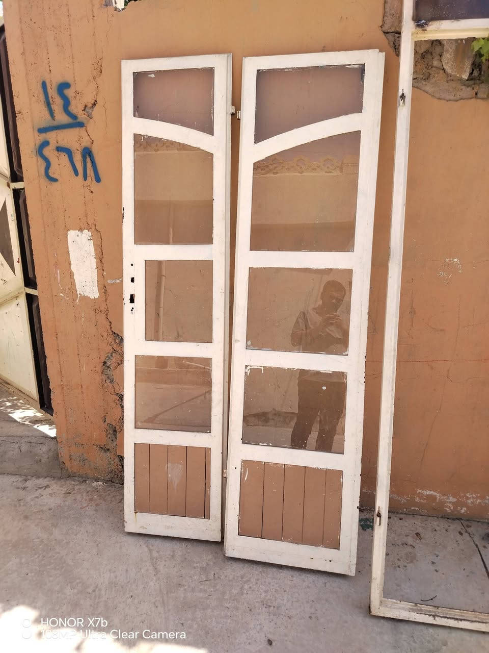 جام خانة يرهم محل ويرهم هول
شغل حسين رمضان شغل ثقيل 
طول 270 في 250  كامل جامات ومصبوغ
الجامخانة بيها بابين طراز عباسي شي مرتب 

للتواصل اتصل *********** 
***********
