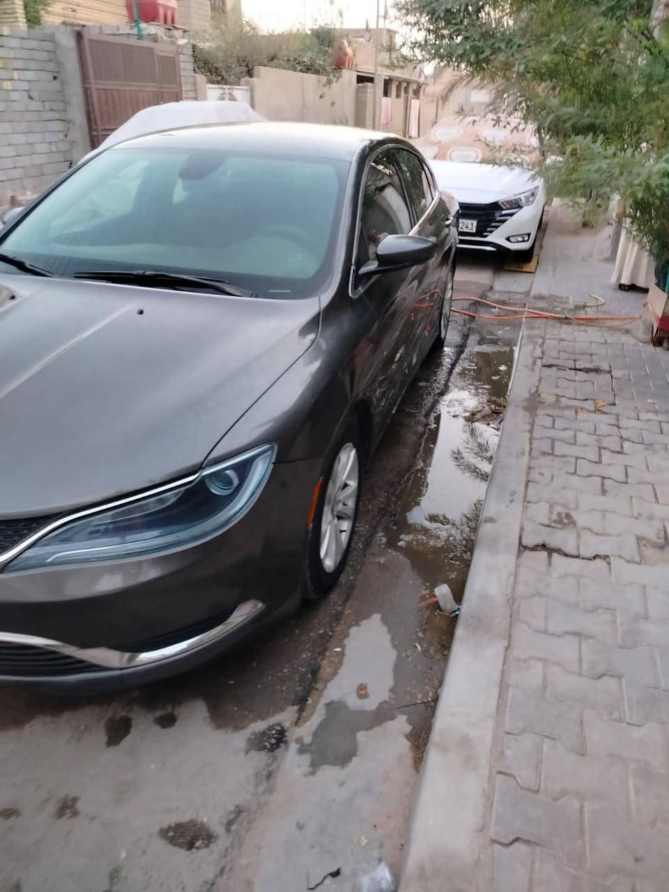 سلام عليكم سي 200 موديل 2016 تقريد بدون حادث مكينه 2400 مكينه وكير كفاله حداديه جديده تخم تايرات جدد تبريد ثلج سياره فول ماعده تنته سعر 86 وبيه مجال مكان البصره لاستفسار ***********
