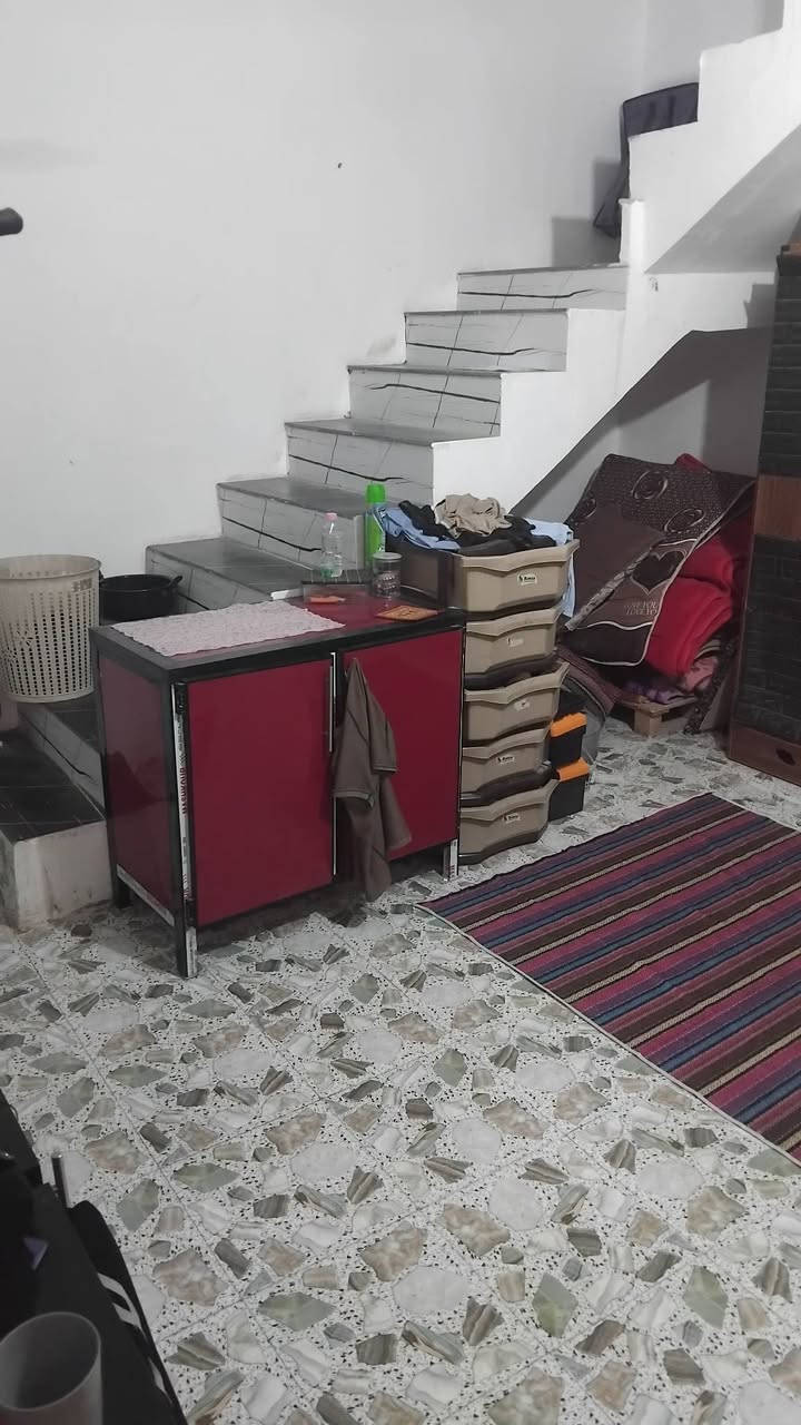 سلام عليكم عندي بيت 50متر للبيع كربلاء المقدسة بوبيات حي زهراء عامود سعر42وبي مجال 112)***********
