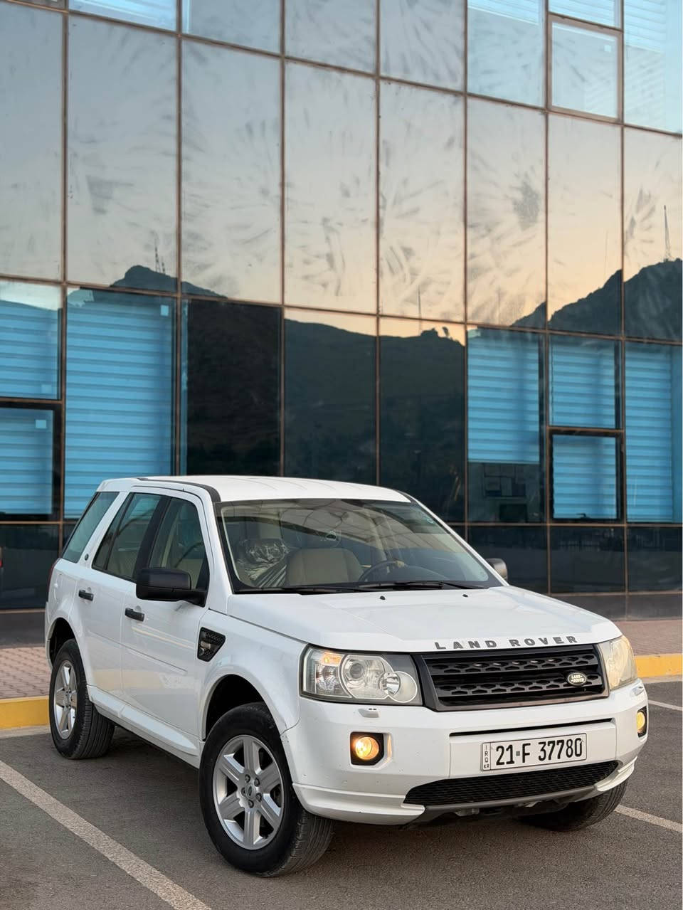 بسم اللّٰه الرحمن الرحيم
بەناوی خودای گەورە 
Land Rover 2012 
*********** 
***********
لاند ڕۆڤەر ٢٠١٢ 
سەیارەکە زۆر جوان و توند و تۆڵە گیر مەکینە کارەبای بەشەرت 
سەیارەکە بی بۆیاخە 
رەقەم سلیمانی بە شەرتی وەکالە و بەناو کردن 
ڤایبەر وەتس ئەپ 
***********
*********** السليمانية, العراق
