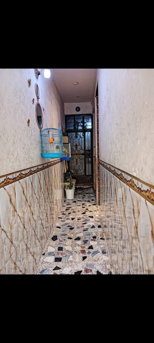 السلام عليكم ورحمة الله
يوجد 🏠 بيت للبيع 
في منطقة الكماليه المعوقين  مساحته ٦٥ متر واقع حال ٧٥ متر
على شارع عريض  للاتصال *********** @ طابو صرف
