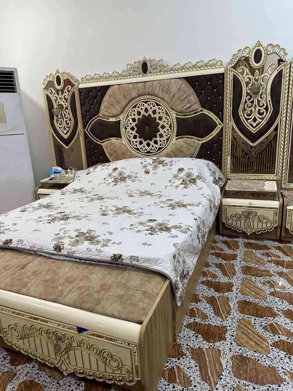 للبيع ١١ قطع غرفه نوم تركي سعر مليون ٣٠٠ وبيه مجال ع خاص
الرمادي حي الضباط
*********** للاستفسار
