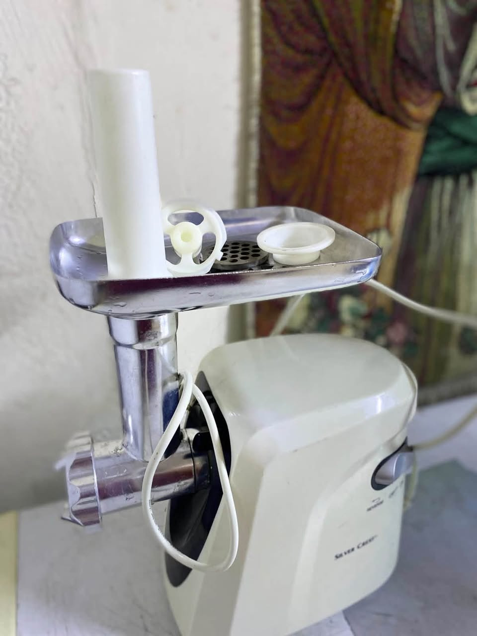 مثرامة لحم جديده ابد مامستخدمه ولا مره جبته وحتاجيت وجاي ابيعه سلفر كريست ومحضرة قهوى حجم عملاق كلش كبيره ابيعم ثنينهم ب200
***********
