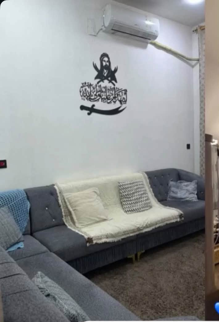 تخم ديوان  مستعمل قليل ب ٣٠٠ وبي مجال 
***********
