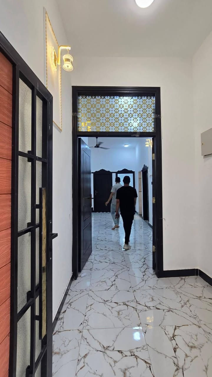 يتوفر دار سكن اللبيع
العنوان حمدان شارع المركز 
مقابيل صناعية حمدان 
نوع العقار طابو زراعي سند 25
المساحة 200متر 
يتكون 2قرفتين وصالة ديوانية صحيات مطبخ كراج 
بناء 2026
منطقة ومقاطعة جديدة 
سعر 90مليون وقابل التفاوض شي بصيط 
ستفسار ***********
ابو عباس
