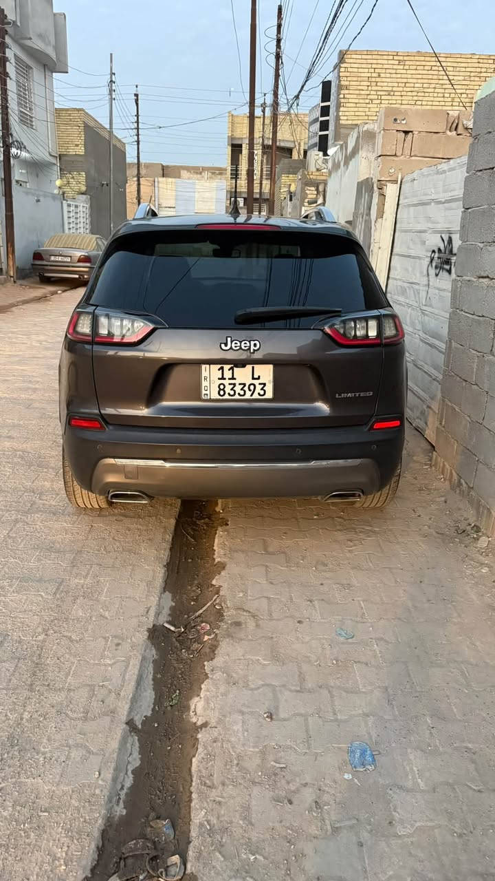جيب بزون لمتدد  ترهم بيع او مراوس حسب القناعه
الموديل 2019
حادث جاملغ وبنيد. تبديل حادث  سطحي
سعه المحرك 
3200 6سلندر 
رقم بغداد جديد

المواصفات 
بصمه 
كشنانت تدفئه تبريد 
نقطه عمياء 
تدفئه مري جانبيه 
تدفئه ستيرن 
حساسات خلفيه 
حساسات اماميه 
كامره خلفيه دواره 
خزن ميموري 
شاشه تدعم ابل كار بلاي و اندرويد اوتو
وضعيات تو ويل 
سايد بريك بصمه 
تشغيل عن بعد 
صندوق كهربائي
مثبت سرعه
تحكمات ستيرن كامله
دمام صوت 
زنون عالي ناصي
تبريد عاطل عايز كمبريسر
السعر 145$ وبيه مجال 
عنوان سياره نجف ***********

نص مكتوب في الصور:
- قص