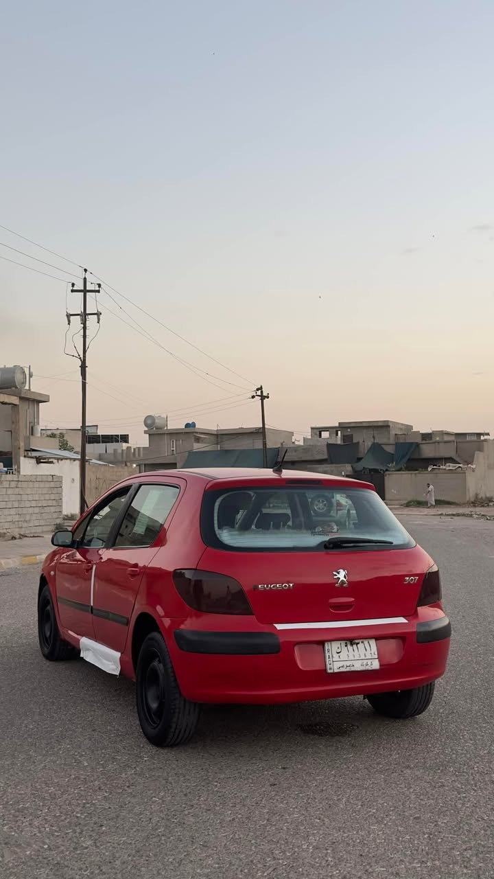 سلام عليكم بيجو موديل 2005 مشروع وطني ساقط ثلاثه سنوات شرط تحويل كابون بانزين بي گير محرك بدون عيب 
تبريد ثلج كهربيات كله شغال 
سياره صبغ عام جماليه بدون دواخل 
حداديه امامي خلفي بدون اربعه تايرات جديد 
مكان سياره كركوك 
سعر 52  بي مجال  
رقم موبايل ***********

