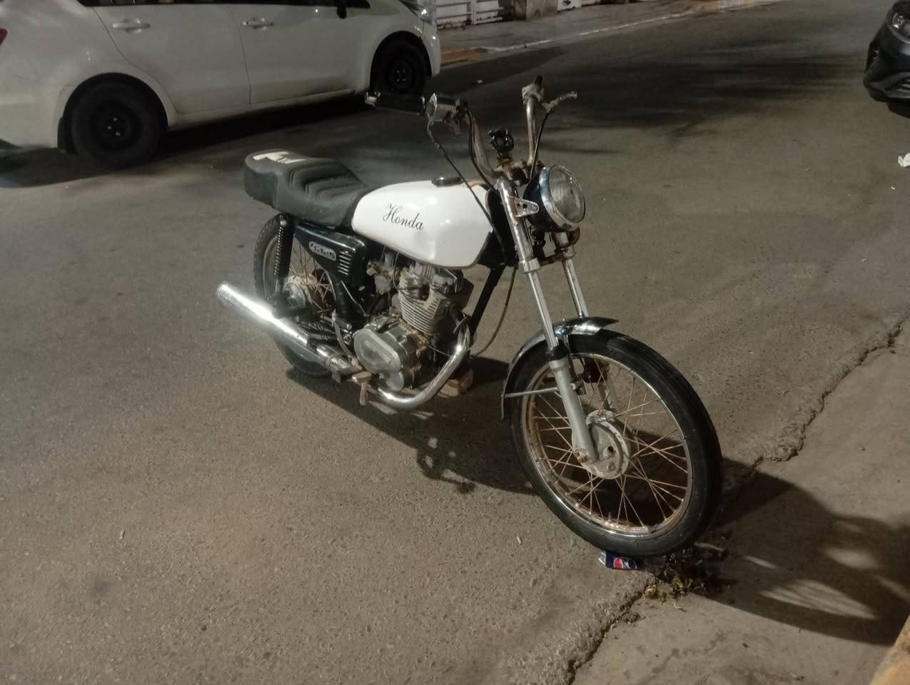 دراجه نامه بدون. مكفولة عشائريآ مكينه خمسة كير سعرها 275 وبيها مجال قليل  حك الجيه . مكاني عواشة شراي يجي خاص او يخابر ***********
