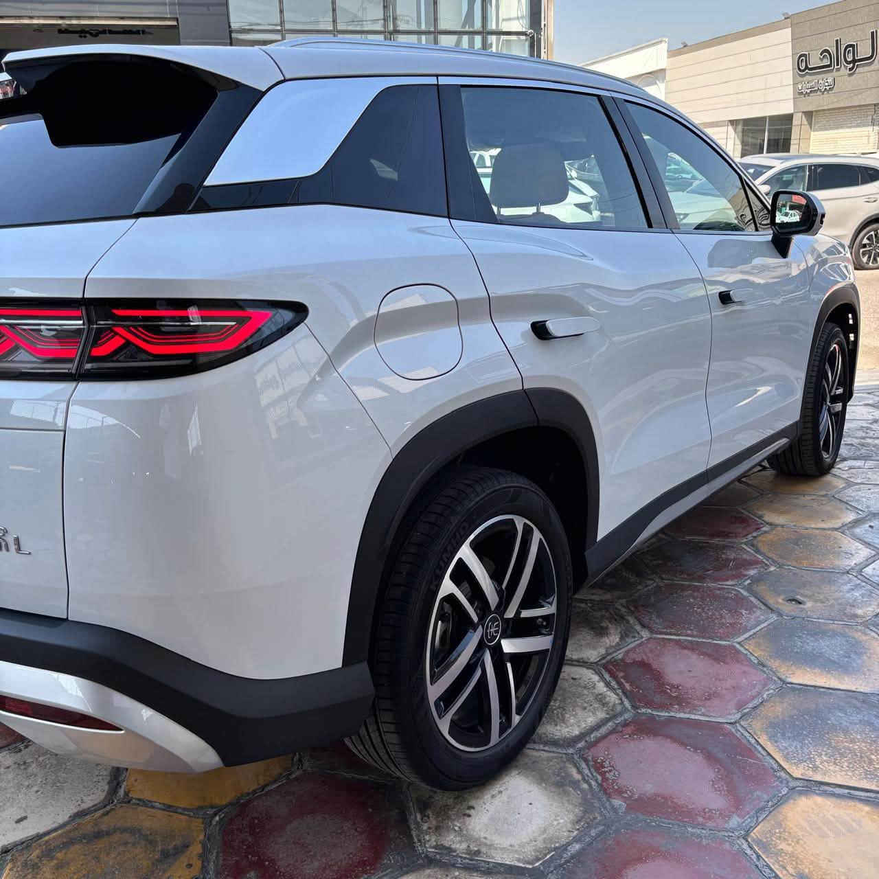 BYD SONG L——2025——
➖ الفئة :: flagship
➖ حجم المحرك :: 1.5 لتر 
➖ عداد المسافة :: 7,000 الف كم 
➖ محرك كهربائي :: plug in hybrid
➖ مقاعد كهرباء 
➖ رادار امامي + خلفي 
➖ اناره داخلية 
➖ يدات ابواب شفط
➖ بصمة تشغيل + كارت
➖ بنوراما
➖ حساسات خلفي
➖ 4كامرات
➖ كشنات جلد
➖ صندوق كهرباء 
➖ شحن سريع 
➖ مقاعد تدفئة + تبريد
 

📞 للاستفسار أكثر الاتصال على الرقم 

***********
