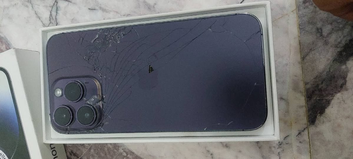 ه سلام عليكم ايفون 14 برو ماكس شرق اوسط ذاكره 256 بطاريه 100 الجهاز بس بطاريه مبدل وفرمتت الجهاز وطلعلي هيج رايده ب500 مكاني بغداد ***********
