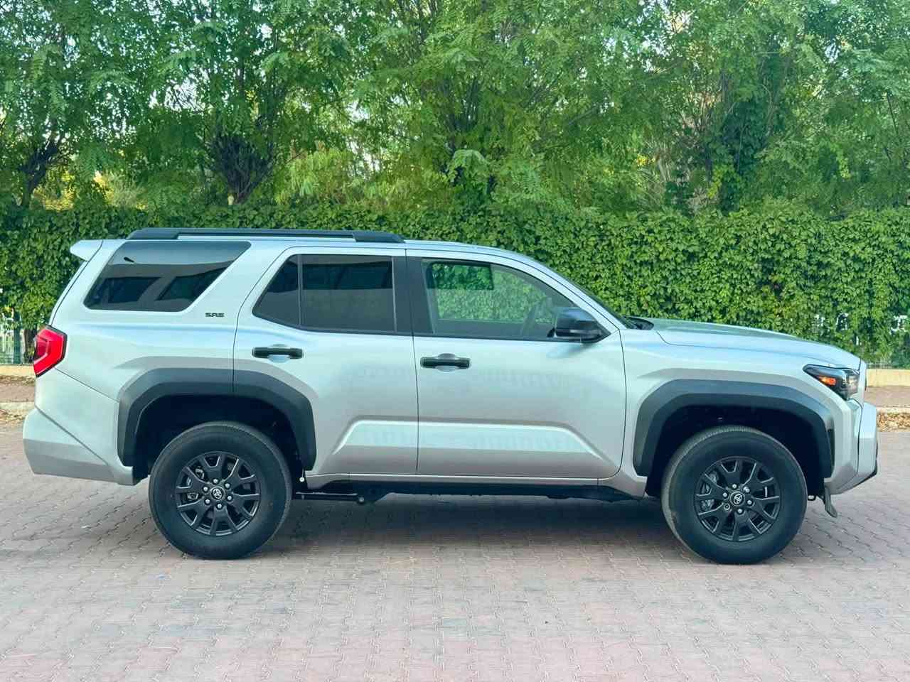 السلام عليكم

TOYOTA  4RUNNER SR5 ✍️

تويوتا فورنر شكل جديد 🆕

موديل :- 2025

~ تويوتا فور رنر 

~ وارد أمريكا  

~ محرك 4 سلندر  توربو 

~ فئة SR5 

~سيارة جملغ و قباغ صندوق صبغ

بدون دواخل بجم كبس

~ ايرباكات سليمة بيلادي مامفتوحة 

فقط ارباك برده مرجع بلادي 

~موصفات 

~شاشة الكتروني

~ بصمة 

~ فور ويل ( 4*4 ) 

~ شاشة كبير  كاميرة دوار 

~ كاميرة خلفية 

~ داخلية اسود ملكية 

~ رادار أمامي و جانبية 

~ كشن أمامي كهربائية 

~ لايتات عدسة زينونة 

~تحديد سرعة 

~  5  راكب 

~ ماشي 690 ميل صفر كيلومتر

~سيارة رقم كاتي لازم ترقيم شيمالية

تكالف رقم 16 ورقه

~ رقم شانسي موجود للمنشور 

~ سعر  ( 370 )💰 الف دولار بيها مجال 🤏

~ مكان  📍 عقرة 

رقم تلفون ***********
واتساب  ***********
