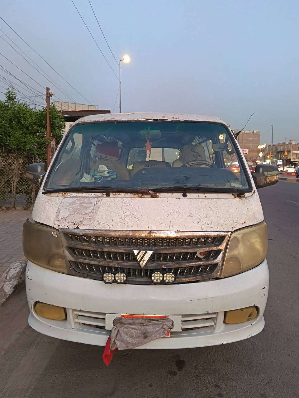 السلام عليكم
عليها 280غرامه وشنو عليها هيئه وبحث ينزلن من السعر 

25ورقه

وراعيها يمي يريد تحويل ثاني يوم يحولك

رقمها بغداد احمر

والسياره يرادلها ترتيب
للتواصل: ***********
