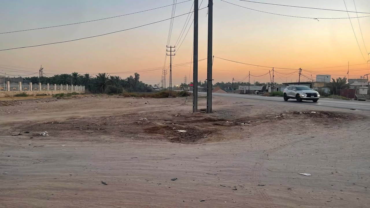 يوجد لدينا قطع للبيع مساحة القطعة 500 واجهه 15متر تجاري في كربلاء شارع الرابط منطقه الزبيليه مجمع انوار كربلاء لدينا كافة المساحات 1000متر نصف دونم علما العقار ملك صرف يوجد داخل المجمع دور سكنيه كافة المساحات كافة الخدمات ماء وكهرباء مجا ري لتواصل اتصال او واتساب /*********** /***********
