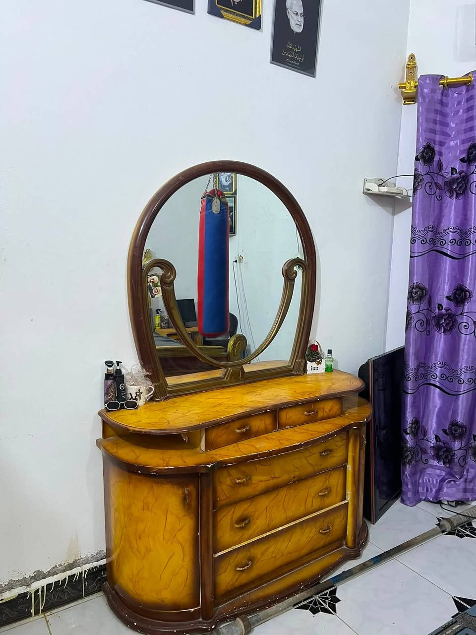 غرفة نوم 6قطع غرفه كلش قويه   العنوان البصره ابي الخصيب السعر 600 ما متواجد ع فيس وتساب وتصال فقط ***********
