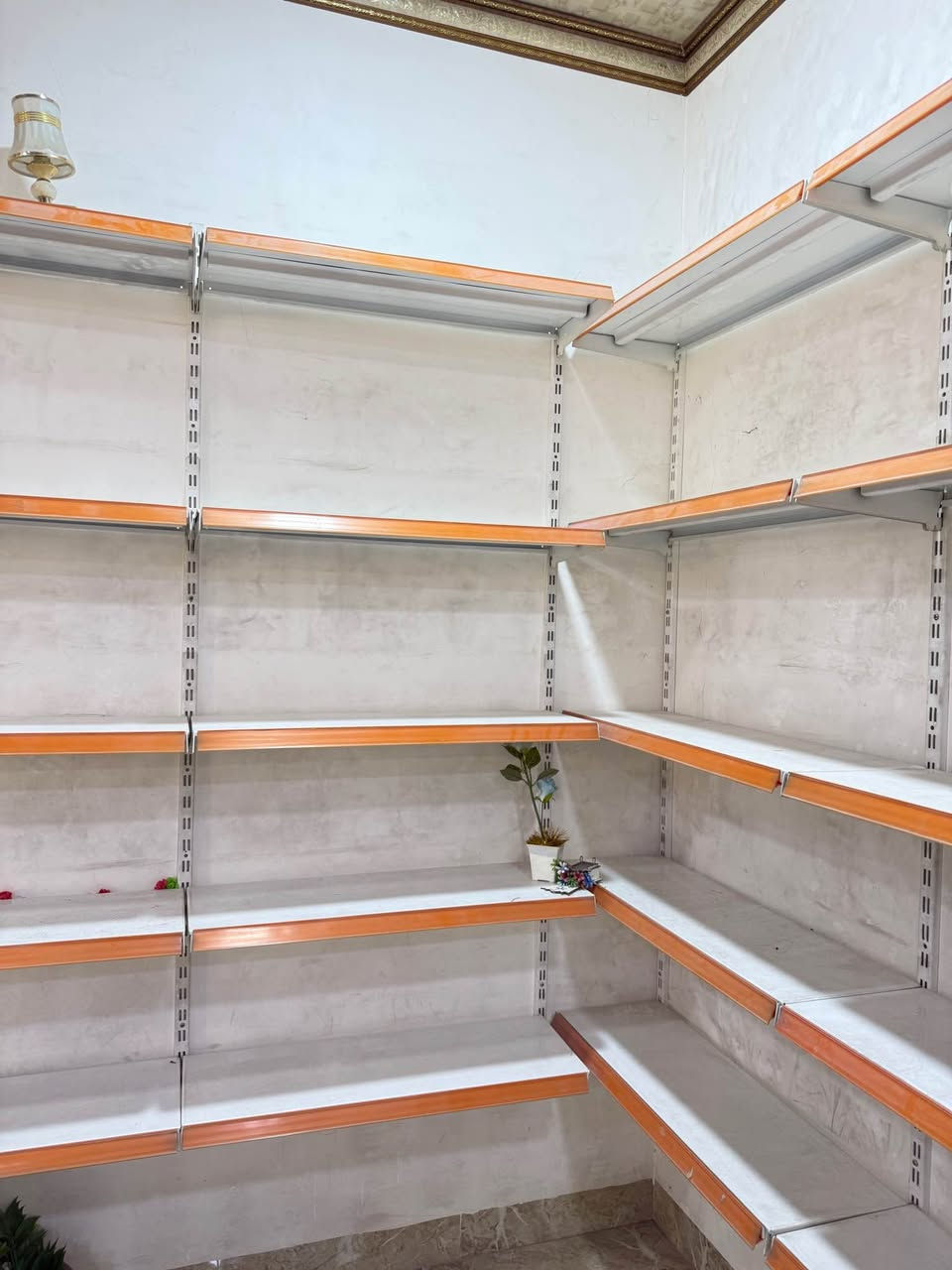 السلام عليكم 
رفوف محل للبيع ، الرفوف نظيفة كلش واخو الجديدة .
متوفر رفوف وسطية وروف حائط 
للاستفسار الاتصال على الرقم ‭***********‬ 
او مراسلة واتسأب Singapore
