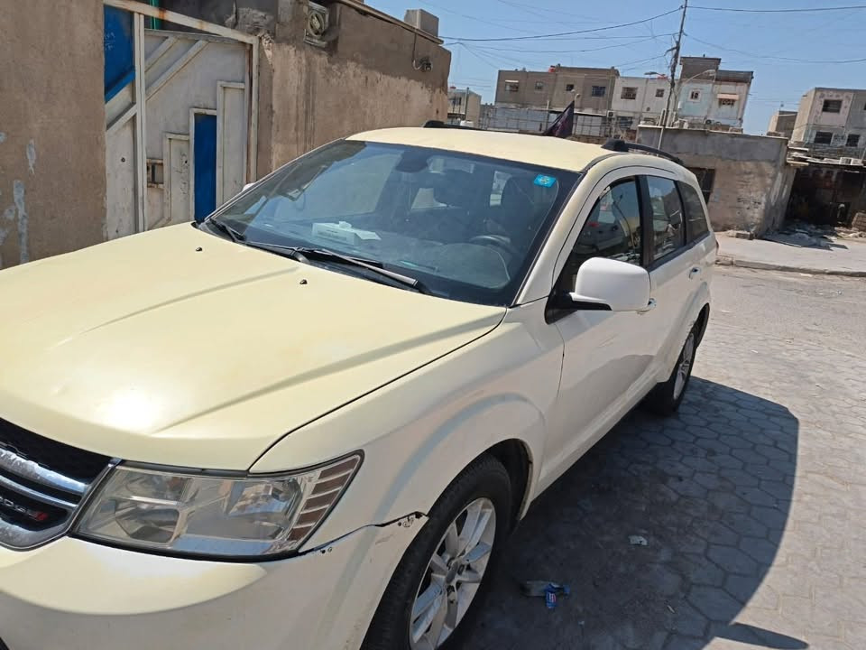 سلام عليكم
جورني موديل ١٣باسمي مكينه ٦سلندر ٧ر اكب لون أبيض

يحتاج بوليش للصبغ مالتها لان بيها لون من شمس
السعر خابر وتدلل ***********
