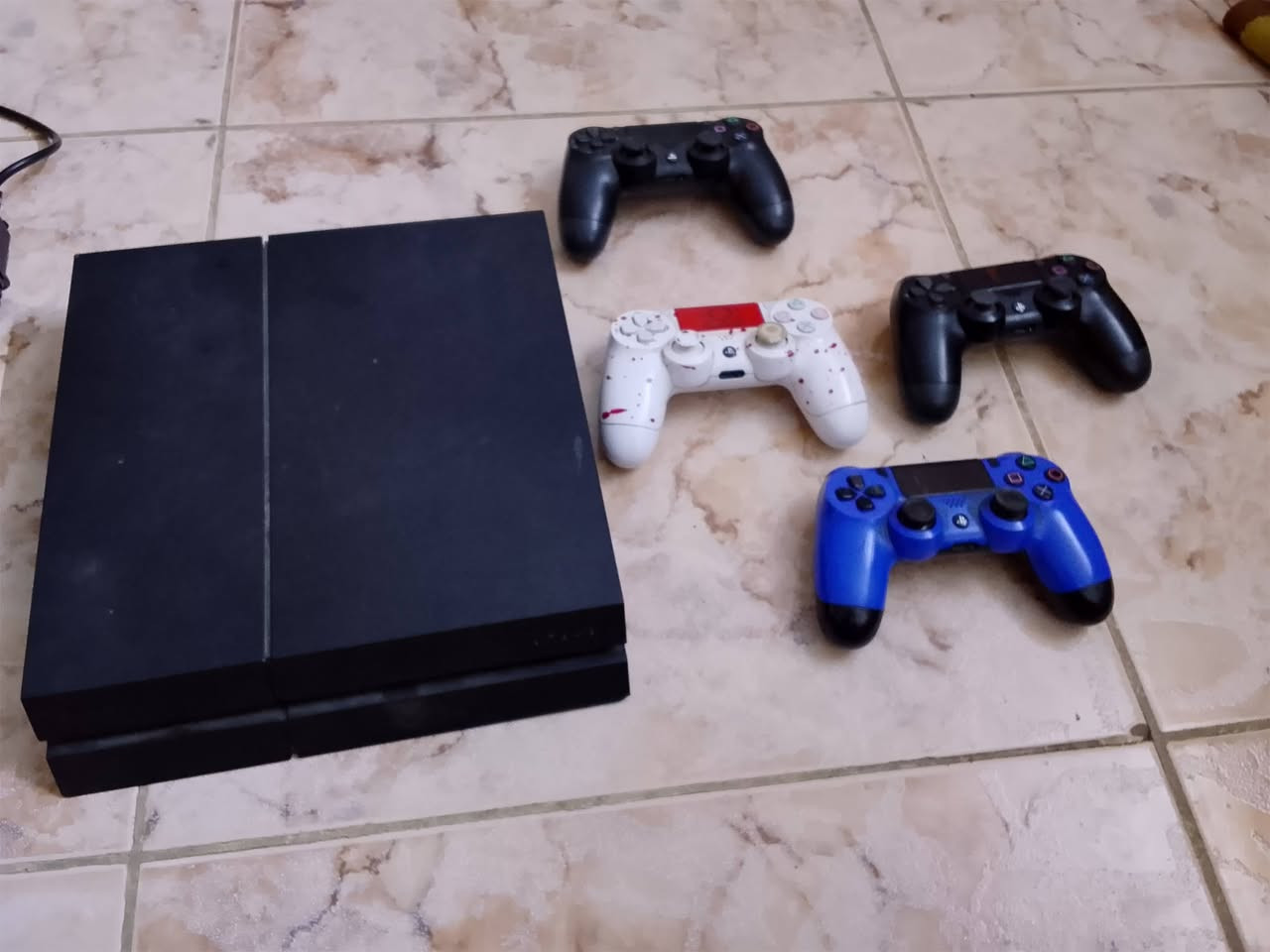 السلام عليكم بلي4للبيع مهكر بلي نضيف كامل مكمل او 4يدات اويوبي اس جديد  السعر 350 اوبي مجال الستفسار ***********
