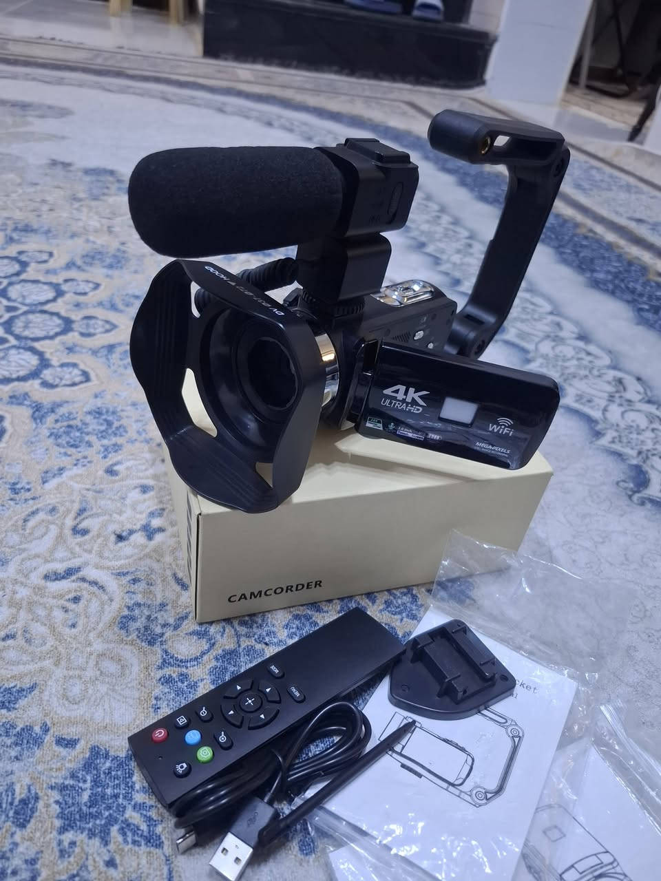كاميرا 4K جديدة مع ستاند جديد وبيبي لايت وكافة ملحقاتها للبيع .
تصوير المناسبات والمحاضرات والفلوكات  بدقة عالية و لفترة طويلة .
السعر ٢٥٠ ألف للإتصال على الخاص أو الوتساب *********** كربلاء المقدسة .
