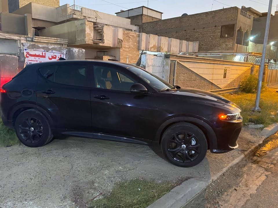 دوج كهرباء بانزين كامل مواصفات ماعدا فتحة موديل ٢٤ حادث غرق بسيط صار عندي سنة اي عطل ماكو ***********

