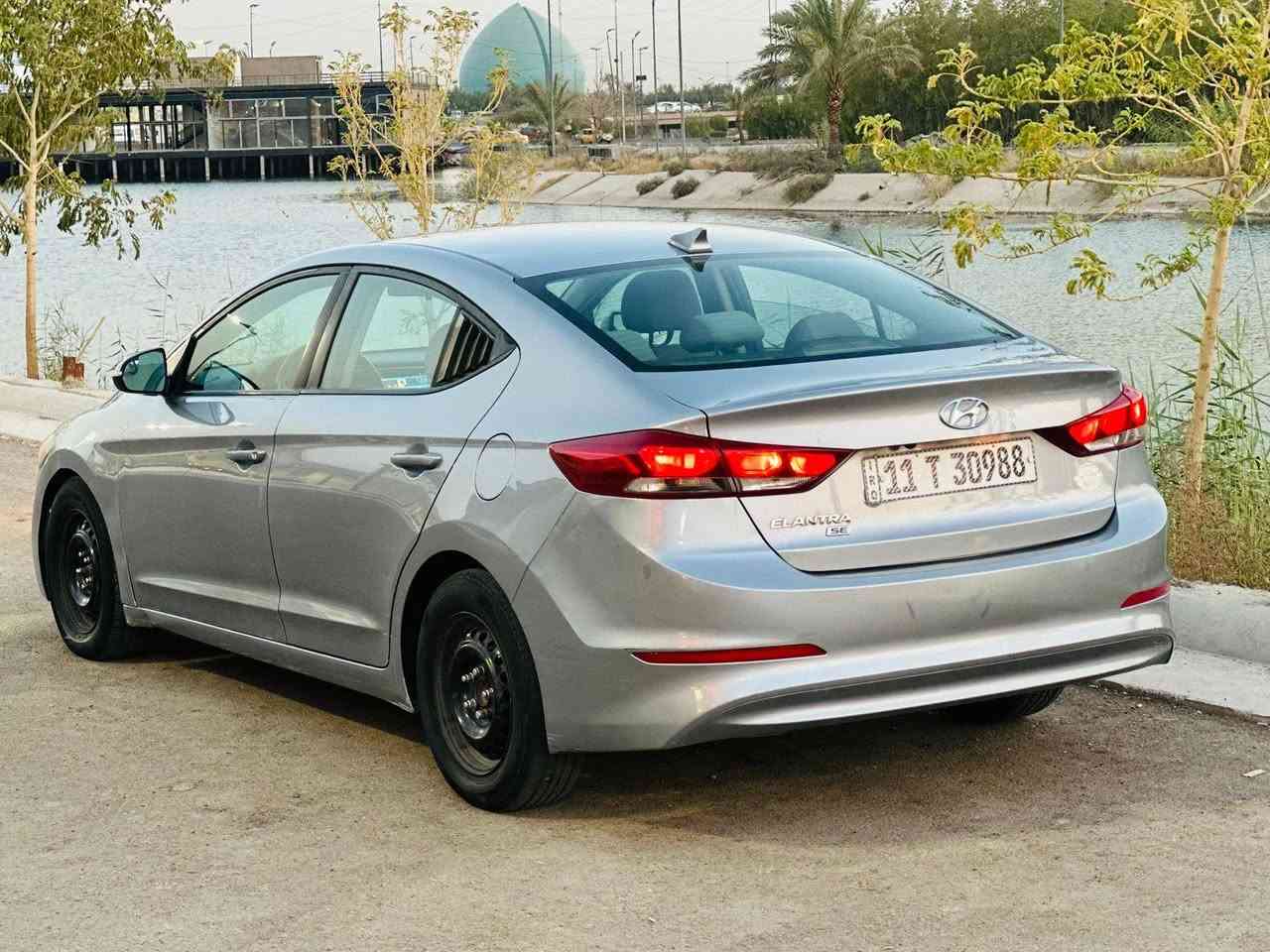 السلام عليكم
النترا موديل 2017 
السعر 104 وبيهة مجال 
صبغ 3 قطع بدون دواخل 
مكينة 2000 دوش 
كامرة خلفية دوارة 
تحكمات ستيرن 
نضام سبورت 
نضام ايكو تقليل الوقود 
نضام مثبت سرعة 
وبعد بيهة هواي مواصفات 
الرقم ***********
