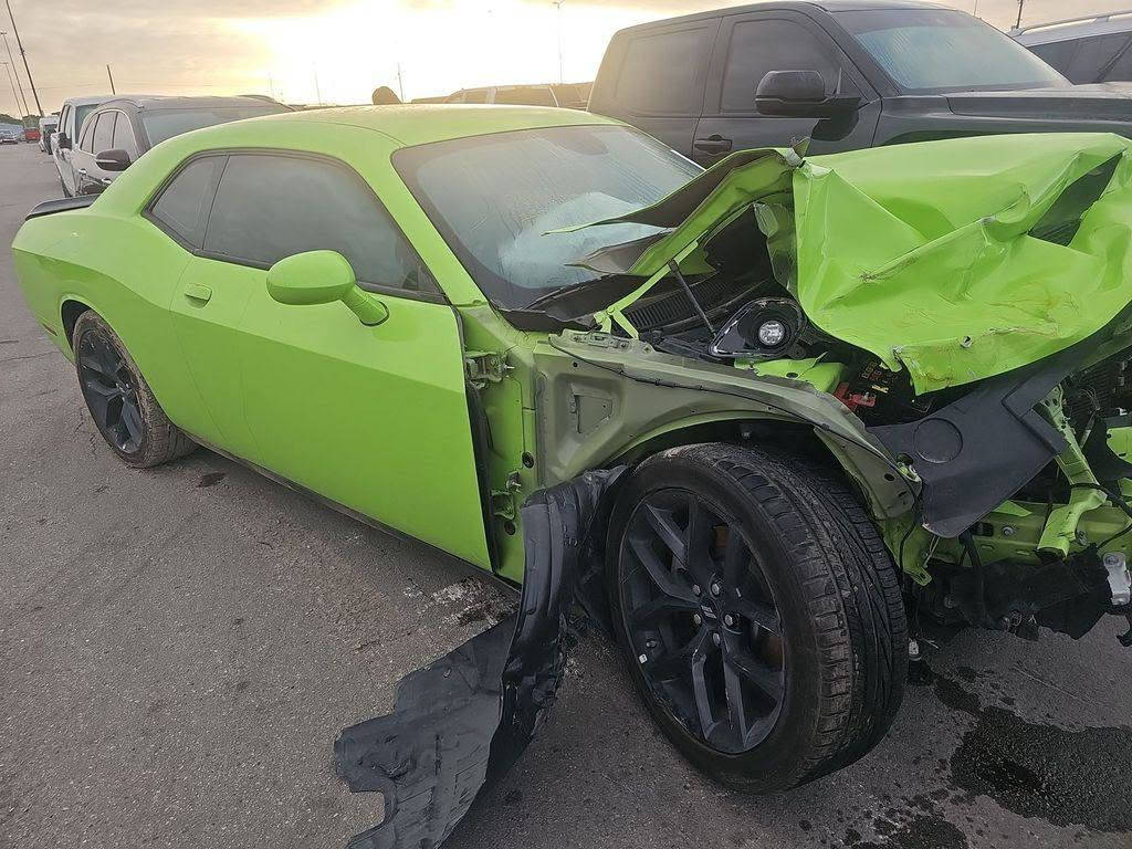سلام عليكم دوج جالنجر موديل 23 GT    حادث بنيد و جاملغ    مكينه 3600.   كير وحداديه وتخم تأير وتبريد كله جاهز.    مكان سياره بغداد.  ماشيه 35 مايل.   صور الحادث بل منشور.    الاستفسار على الارقام التاليه ***********.    ***********
