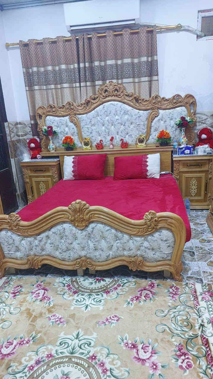 السلام عليكم
عندي غرفة نوم جديده خشب عراقي ثقيل 
الغرفه ماصارلها 7 اشهر وصارت ضروف ماخذينها ب 3 ونص 
وهسه طالبين عليها مليونين و 100 
الرقم للتواصل ***********
