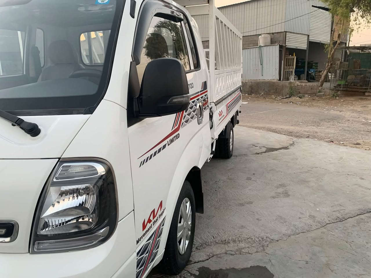 ياالله السلام عليكم كيا حمل موديل ٢٢بغداد دولي سياره جاهزه بيه صبغ بل ربع مال العبري السعر ١٣٠مكاني بغداد مكينه كير كسل شاصي مكفولت  ***********
