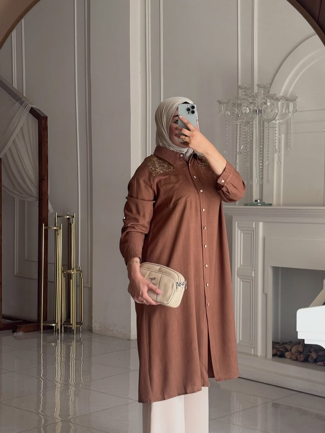 قميص طويل • خامة لنن • مقاسات ٣٨-٤٦