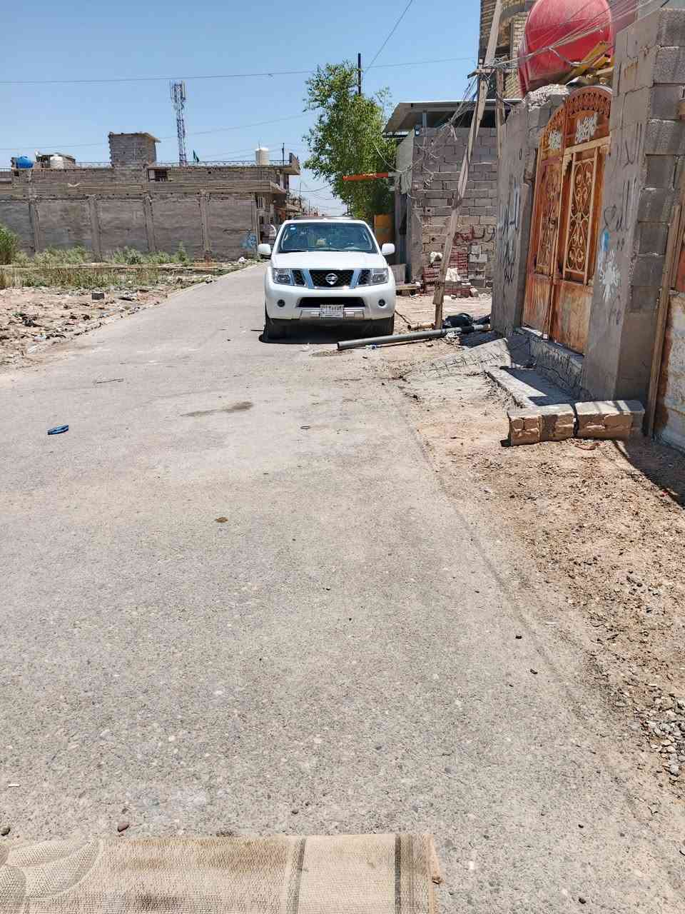سلام عليكم بيت قريب عل شارع اول فرع عل الشارع العام قريب عل مدرسة المزايا العنوان الحميدية شارع السبيس مجاور شبكة كورك متكون من غرفة نوم وصالة البناء بلوك السقف سندويج يعني البيت واقع حال المساحة 100 متر  سعر مناسب سعر قطعه بحتبار رقم متواجد وتساب ***********
