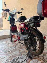 دراجة شحن • نضيفه • بدها بطاريات