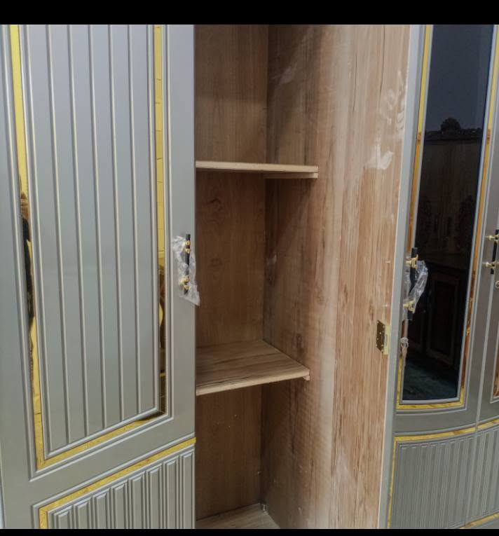غرف شغل عراقي درجة اولى  9 قطع
داخل صاج صبغ سيارات حراري طبقتين
سعر الغرفة 1.800.000 الف 
عنوان المحل شارع ابو علي قرب اسواق سامي
 معرض المهندس الرقم ***********
