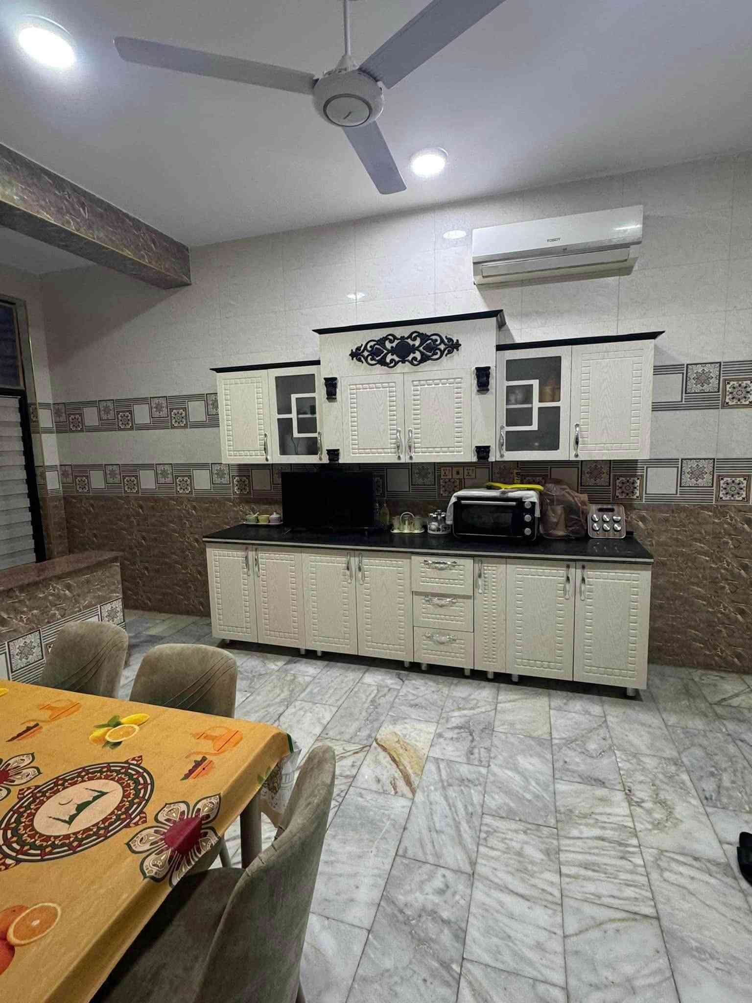 دار للايجار حديث مؤثث ✌🏻

الموقع / حي الصحة مقابيل مارينا  🏚️

المساحة /200

التفاصيل / 

الطابق الارضي / غرفتين  نوم ومطبخ وصحيات عدد ٢صالة هول طارمه ✌️

للاستفسار اكثر/
اتصال او واتساب 

***********
شركة المدهش للعقارات والمقاولات
