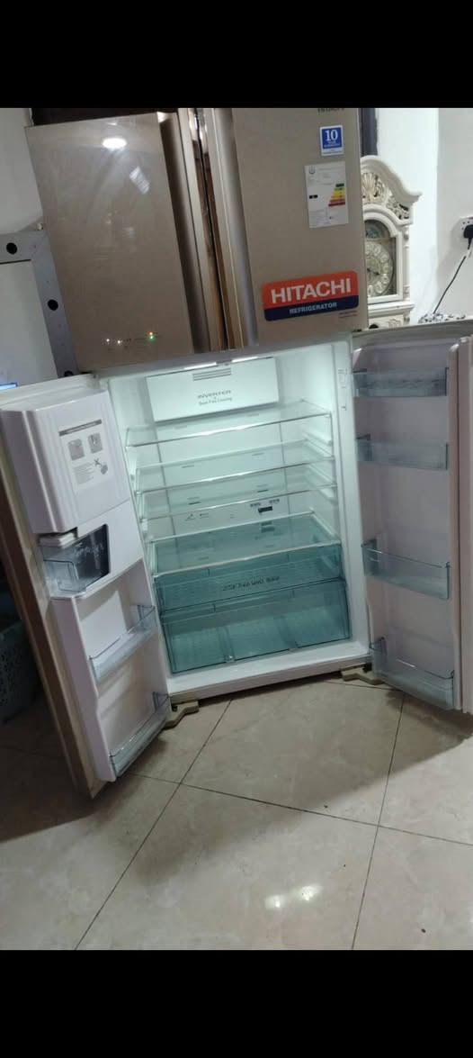 غراض للبيع 
ثلاجة نوع هيتاشي الحجم الكبير جديده استعمال قليل
كاونتر 6 امتار مع ملحة سنگ
Hdf
الداخل والخارج جديد بدون ضرر
السعر
الثلاجة بمليون وبيهه مجال
الكاونتر ب 900 الف وبي مجال
للاستفسار متوفر واتساب واتصال
***********
العنوان بغداد الدورة
