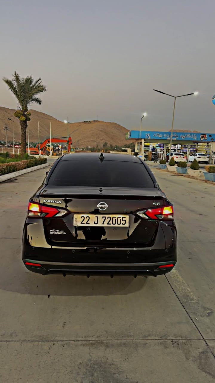 نیسان ڤێرسای 
مۆدیل:٢٠٢٠
موسەفات:SR
موسەفتەکانی
ویل ١٨:شاشە گەورە-گیچ ئەلیکتۆرنی
لەیت لید
حەدەسە
ناو رەش وپرتەقالی
بیلاد بالە
٣٦٠ دەرجە رادەر
سەیارەکە تەنها یەک جەمەلاخی بۆیاخە
ناو دەرکەکەی بۆیاخی پێوەیە
دوو دەرەکەشی بە بیلاد گۆراوە
پشت و پێش کەپس
ئێرباگ سوکان و شان
گێرو مەکینە بە شەرت
سەنەوی تازەیە
***********
نرخی:١٠٨ گەلاو مەجالێکی برایانە رانية, السليمانية
