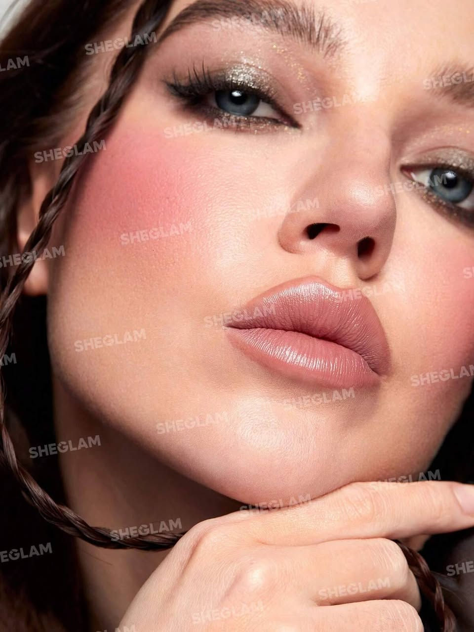 كريم شفاه وبلاشر  (احمر خدود) بلمسة واحدة! 🌸
💄✨ SGSHEGLAM Cheeky Color Jam ✨💄
منتج مزدوج الاستخدام يمنحك:
💋 شفاه جذابة ولامعة
🌹 خدود ورديّة طبيعية ومنعشة
بألوان متعددة تناسب كل الأذواق: Romance 💕 | Devotion 🌷 | Cherish 🍒
تركيبة جيلاتينية خفيفة، سهلة التطبيق، تدوم طويلاً!
📩 للحجز المباشر: راسلونا على الصفحة أو واتساب
📱 ***********
🚚 التوصيل سريع وآمن لكافة المحافظات
📍 أو زوروا متجرنا وجربوه بأنفسكم:
أوركيد بيوتي - شارع الكماليات، مجمع النوري، داخل القيصرية (قرب بيت عدنان)
#أوركيد_بيوتي #مكياج #بلاشر #احمر_شفاه #SGSHEGLAM جمال ميكب موضة عناية_بالبشرة تسوق_العراق

نص مكتوب في الصور:
- SHEGLAM