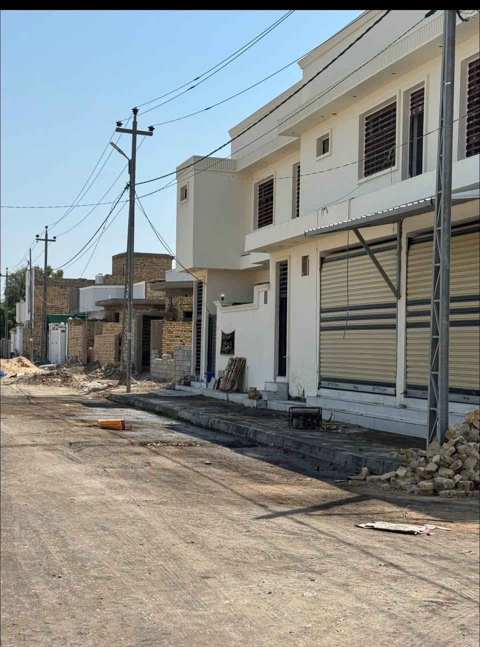 السلام عليكم …….

للإيجار فقط 

وبشرط يكون الموئجر نضيف ومحافظ على الشقه من كل النواحي

المكان حولي الخصيمه عرصات حيدر حجي هندي 

نزلت الشهداء منطقة سكنية وهادئة وتبليط وارصفه

شقق عدد 2 منفصلات كل شقه بوحدهه درجهه خاص بيهه

غرفه عدد 2
صاله كبيره 
مطبخ بارد +حار 
بيتونه +سطح كبير 
بناء جديد وحديث غير مسكون جاهزه من كلشي ماء كهرباء 
للاستفسار اتصال او واتساب او خاص ***********
